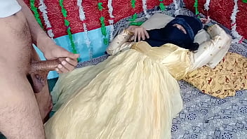 Desi bride in yellow dress enjoys intense sex with Indian husband on Xvideos India